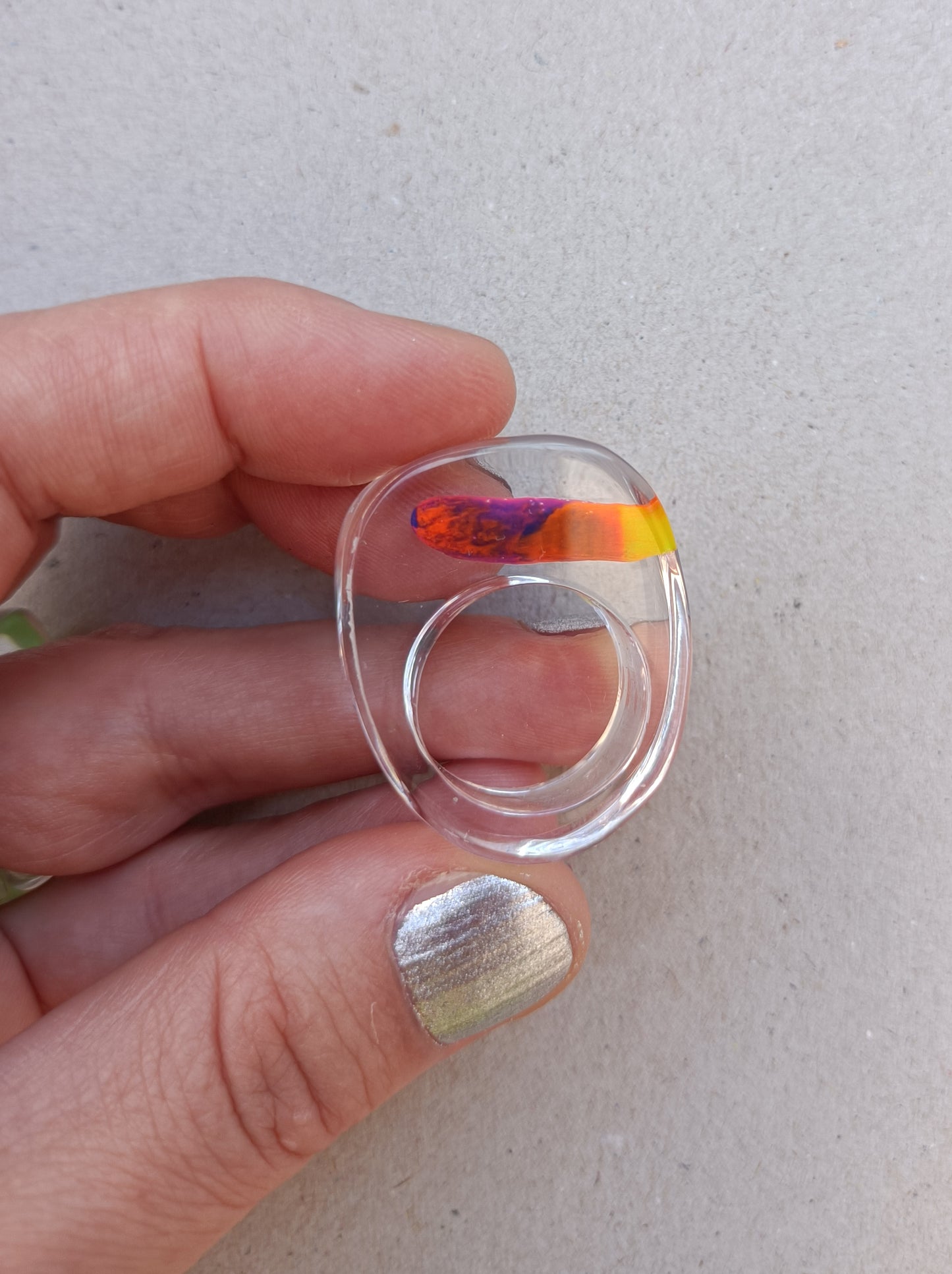 Anneau acrylique clair abstrait